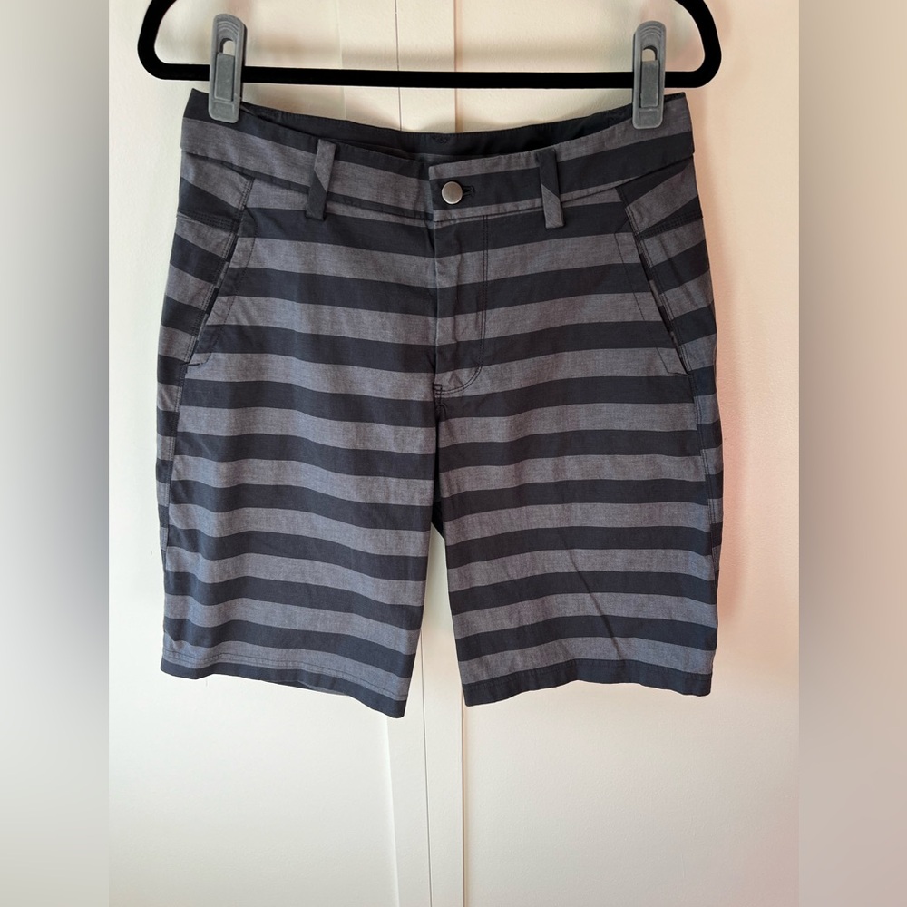 Lululemon Men’s Striped Kahuna Black Gray Shorts Size 32